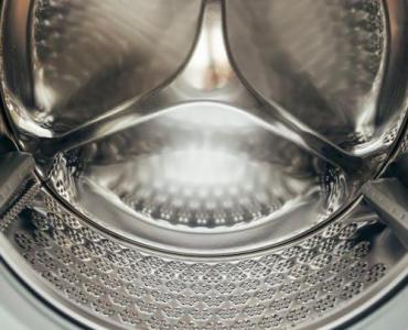 Twoja pralka, mniejsze rachunki: proste triki na realne oszczędzanie wody bez kompromisów w czystości