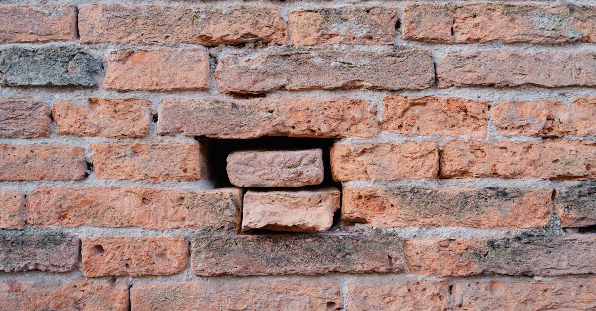 Ścieżki z duszą: 15 inspiracji na alejki z ręcznie formowanej cegły w Twoim ogrodzie