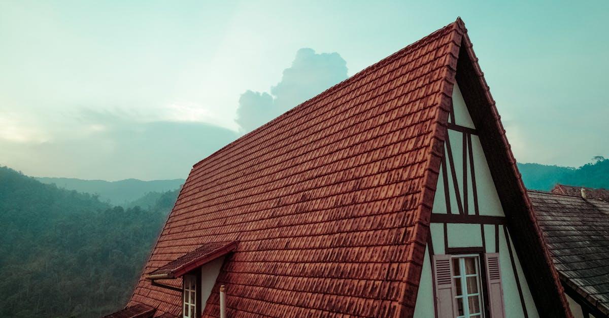 Zatrzymaj ciepło nad głową! Ocieplenie dachu płaskiego styropianem fasadowym krok po kroku