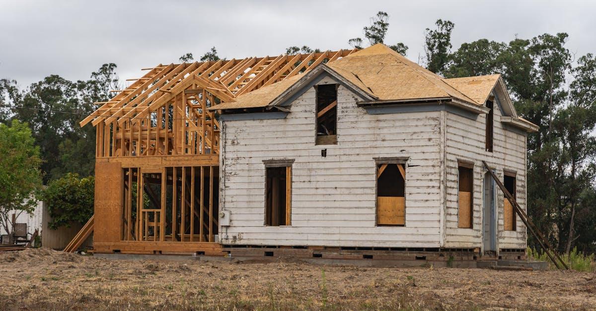 15 pomysłów na metamorfozę elewacji z deskami kompozytowymi — szybciej, czyściej, efektowniej