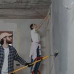 Sufit jak nowy: odświeżanie sztukaterii i listew krok po kroku – szybki lifting z efektem WOW