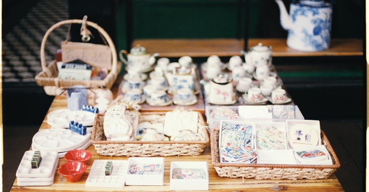 Glina na stole: stylowe aranżacje z ceramiką, które zachwycą Twoich gości